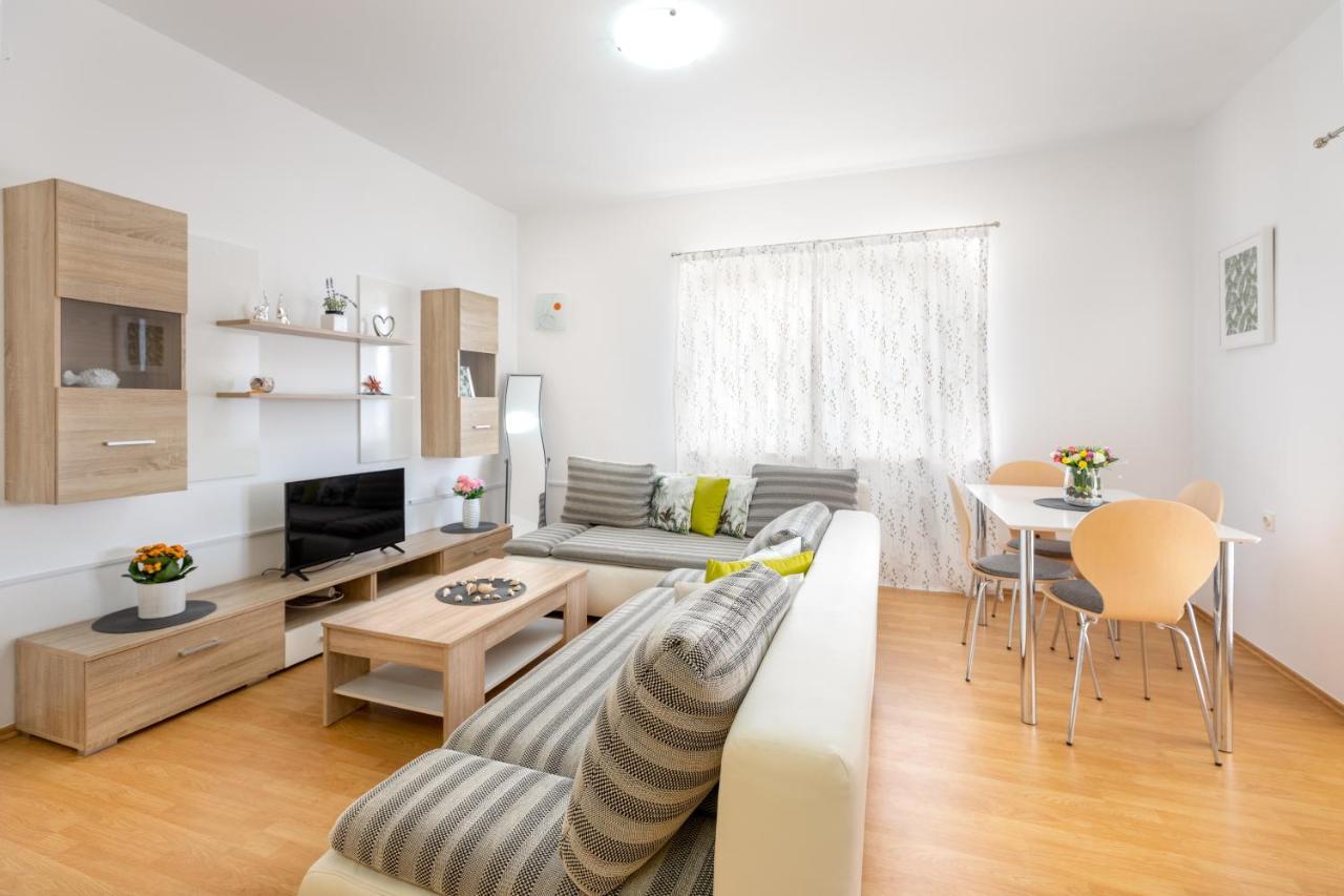 Apartments Villa Maja ロゴズニッツァ エクステリア 写真